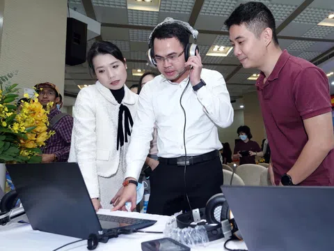 “TikTok hóa” tin tức: Cuộc cách mạng truyền thông hay dấu chấm hết cho báo chí truyền thống?
