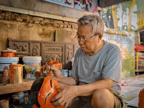 Nghệ thuật làm đồ chơi Trung thu: Khi làng nghề xưa níu giữ hồn Tết trăng rằm