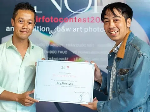 Ánh sáng sau ca trực: Bác sĩ Việt và khung hình chữa lành thế giới