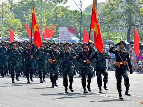 Khối A80 hợp luyện ngày 09/7: Những bước chân thép trong nắng lửa Sơn Tây