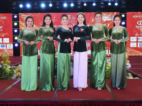 Doanh nhân Lại Thị Mai đấu giá thành công vật phẩm trị giá 65 triệu đồng ủng hộ cho quỹ thiện nguyện BTC Hoa hậu Doanh nhân Việt Nam 2022