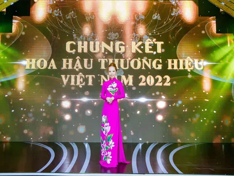 Doanh nhân Lương Thị Oanh - phá bỏ sự rụt rè nhút nhát để khẳng định bản thân tại chung kết Hoa hậu Thương hiệu Việt Nam 2022.