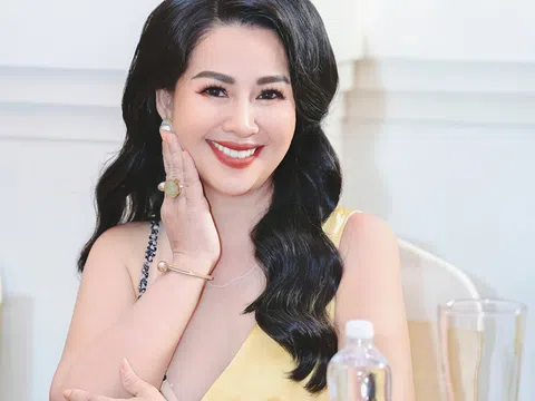 Á hậu Phạm Nguyễn Thị Hoàng Hoa xuất hiện sang trọng tại họp báo Hoa hậu Doanh nhân Châu Á Việt Nam 2022