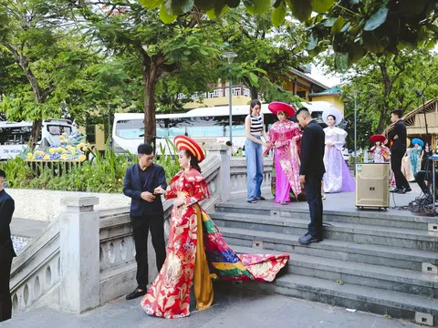 Lộ hậu trường thú vị phía sau màn trình diễn lộng lẫy của thí sinh Hoa hậu Quý bà Việt Nam Toàn cầu 2023