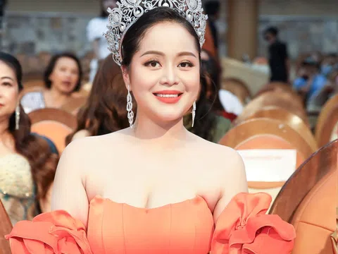 Hoa hậu Trương Thị Tú Anh chấm thi chung kết nhan sắc tại Quảng Nam