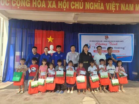 Cà Mau: Tiếp sức đến trường cho học sinh khó khăn tại xã biển Khánh Hội