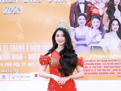 Hoa hậu Lê Thị Thơ hội ngộ cùng Danh ca Ngọc Sơn trên hàng ghế BGK