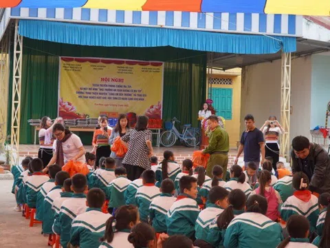 Chương trình thiện nguyện "Cùng em đến trường" tại 2 điểm trường tỉnh Hoà Bình