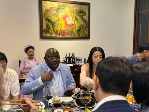 Giới thiệu đặc sản Việt Nam tới Đại sứ cộng hoà Siera Leon tại Nhà hàng Quả Trám