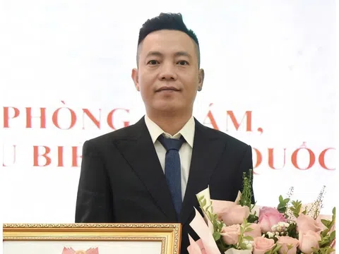 TS Danh dự, lương y Hoàng Văn Toàn nhận Danh hiệu “Thầy thuốc Đông y tiêu biểu toàn quốc” và “Phòng khám Chuyên khoa Y học cổ truyền phòng chẩn trị y học cổ truyền tiêu biểu toàn quốc”