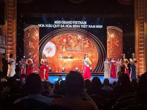 Nguyễn Thị Thưa đăng quang Hoa hậu Quý bà Hòa bình Việt Nam 2025