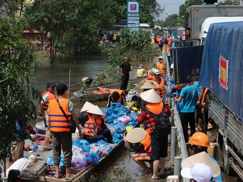 Hàng trăm đoàn thiện nguyện hướng về Quảng Bình, cứu trợ người dân vùng lũ