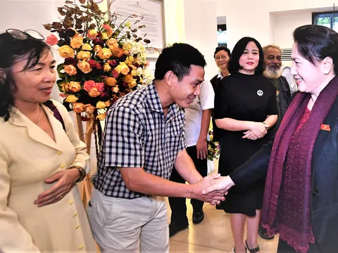 Chủ tịch Quốc hội Nguyễn Thị Kim Ngân thăm Triển lãm ảnh "Khoảnh khắc thiên nhiên"