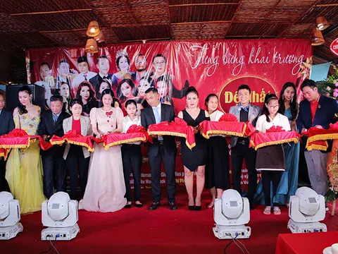 Diễn viên Trường Thịnh cùng các sao Việt rạng rỡ đến tham dự khai trương nhà hàng Đệ Nhất