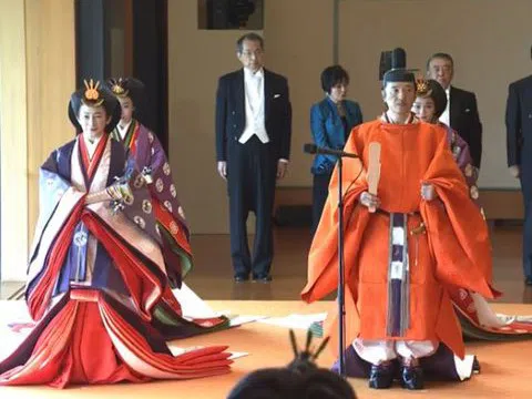 Nhật hoàng Naruhito đăng quang