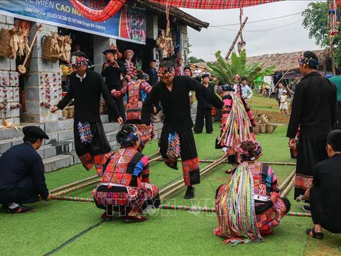 Tôn vinh tinh hoa văn hóa các dân tộc Việt Nam trong tháng 11