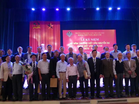 Kỷ niệm 40 năm Viết văn Nguyễn Du: Khẳng định những thành tựu, kết quả nổi bật của trường trước đây và Khoa Viết văn, Báo chí hiện nay