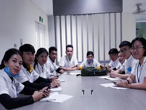 ĐH Kinh doanh và Công nghệ Hà Nội: Sinh viên Dược khóa 21 TSA (CHDCND Lào) thực tập cuối khóa tại nhà máy và bệnh viện