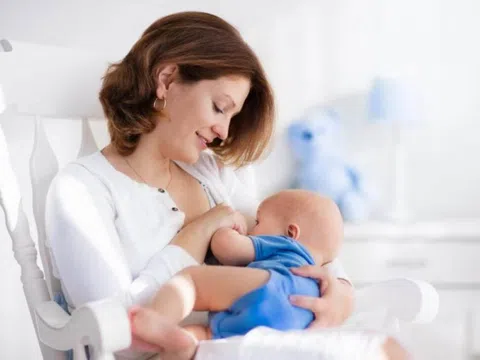 Nuôi con bằng sữa mẹ có thể giúp ngăn ngừa bệnh sốt rét ở trẻ sơ sinh​