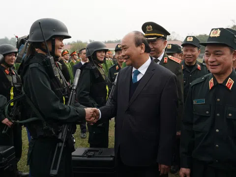 Thủ tướng kiểm tra công tác sẵn sàng chiến đấu tại Bộ Tư lệnh Cảnh sát cơ động