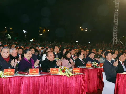 Thủ tướng dự Cầu truyền hình 'Ánh sáng niềm tin'