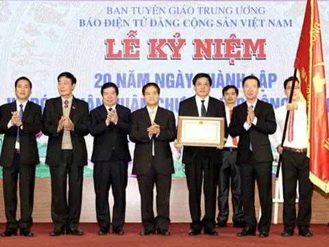 Báo điện tử Đảng Cộng sản đón nhận Huân chương Lao động hạng Nhì