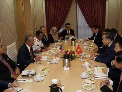 Bộ trưởng Tô Lâm hội đàm với Bộ trưởng Bộ Nội vụ và yết kiến Quốc vương Malaysia