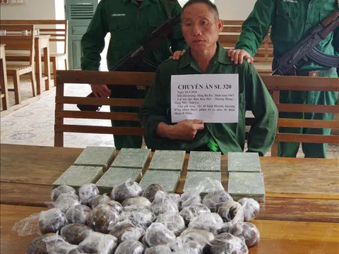 U60 nhận 5 triệu đồng để vận chuyển 10 bánh heroin, 7 kg thuốc phiện