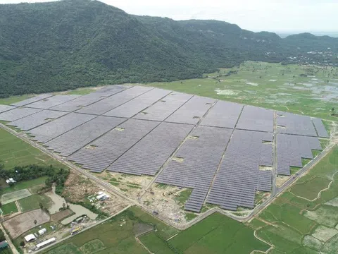 Đến Tịnh Biên để trải nghiệm cánh đồng pin điện mặt trời