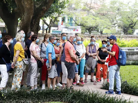 Việt Nam yêu cầu công dân nước ngoài thực hiện nghiêm việc đeo khẩu trang tại nơi công cộng