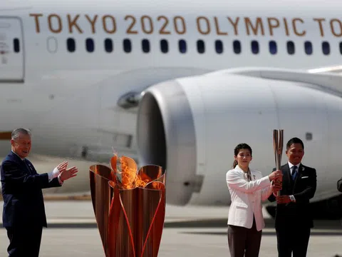 Ngọn đuốc Olympic 2020 đã về Nhật Bản