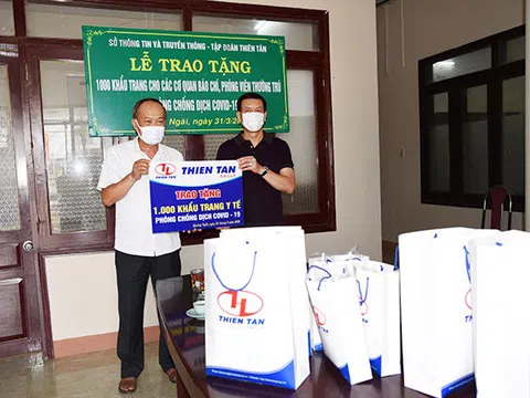 Quảng Ngãi: Trao tặng 1.000 khẩu trang phòng dịch cho các cơ quan báo chí và phóng viên tác nghiệp