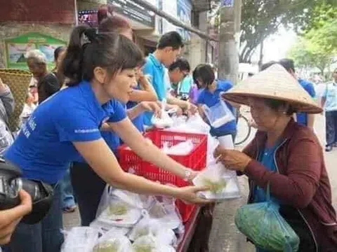 Cùng chống dịch covid 19: Quán cơm miễn phí 100% tại Hà Nội