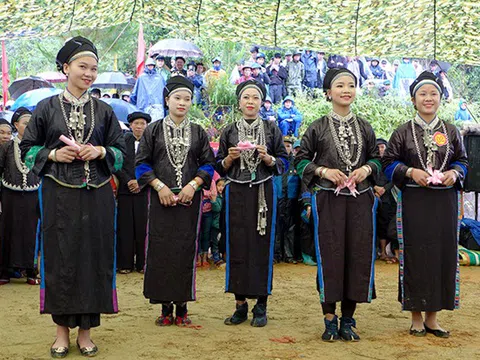 Hà Giang: Gìn giữ nét đẹp trang phục dân tộc Nùng