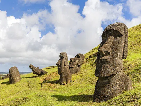 Bí ẩn người tạo ra những bức tượng đá khổng lồ trên đảo Phục Sinh