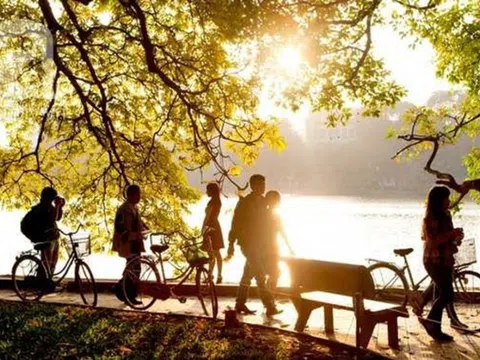 Mưa giông hầu khắp các khu vực cả nước, Bắc Bộ sáng và đêm trời rét