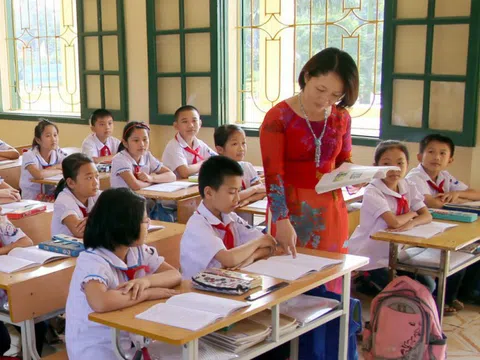 Tăng tự chủ chuyên môn cho nhà trường và giáo viên tiểu học