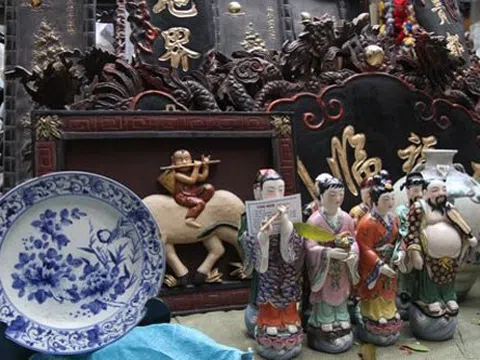 Độc đáo chợ đồ cổ ở Hà Nội