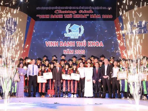 TP Hồ Chí Minh vinh danh các sinh viên thủ khoa