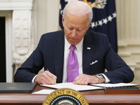 Tổng thống Biden hành động, tuyên bố bước đi đầu tiên xây dựng lại 'xương sống của nước Mỹ'