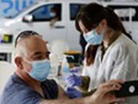 Israel dẫn đầu tỉ lệ tiêm vaccine COVID-19 cho người dân