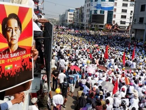 Tình hình Myanmar: Kết quả bầu cử 2020 bị hủy bỏ, rộ tin một nhà báo Nhật Bản bị bắt trong cuộc biểu tình ở Yangon