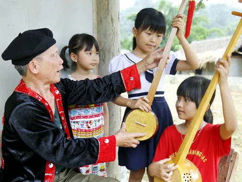 Tuyên Quang: Áo mới cho dân ca