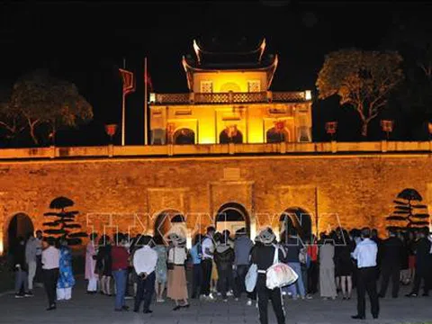 Hà Nội: Tour đêm 'Giải mã Hoàng thành Thăng Long'