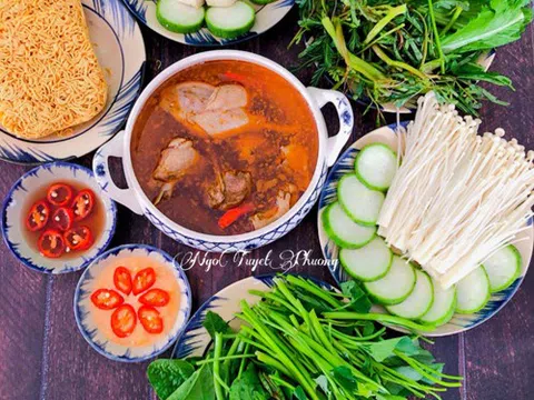 Lẩu vịt sa tế