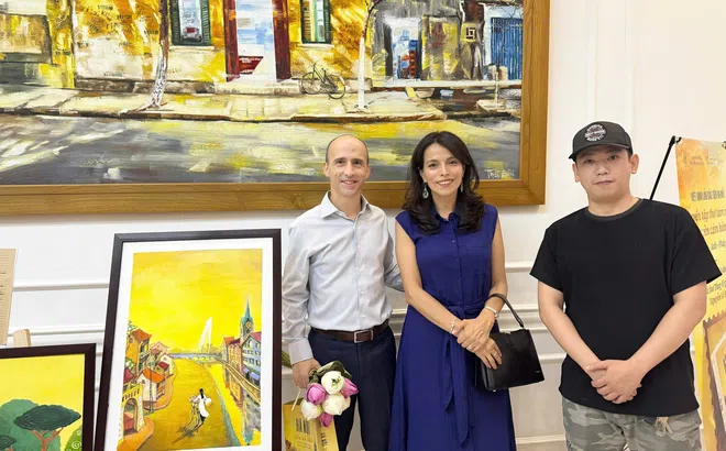 Họa sĩ Hoàng Tuấn Long và những nét vẽ chạm vào nỗi nhớ Hà Nội