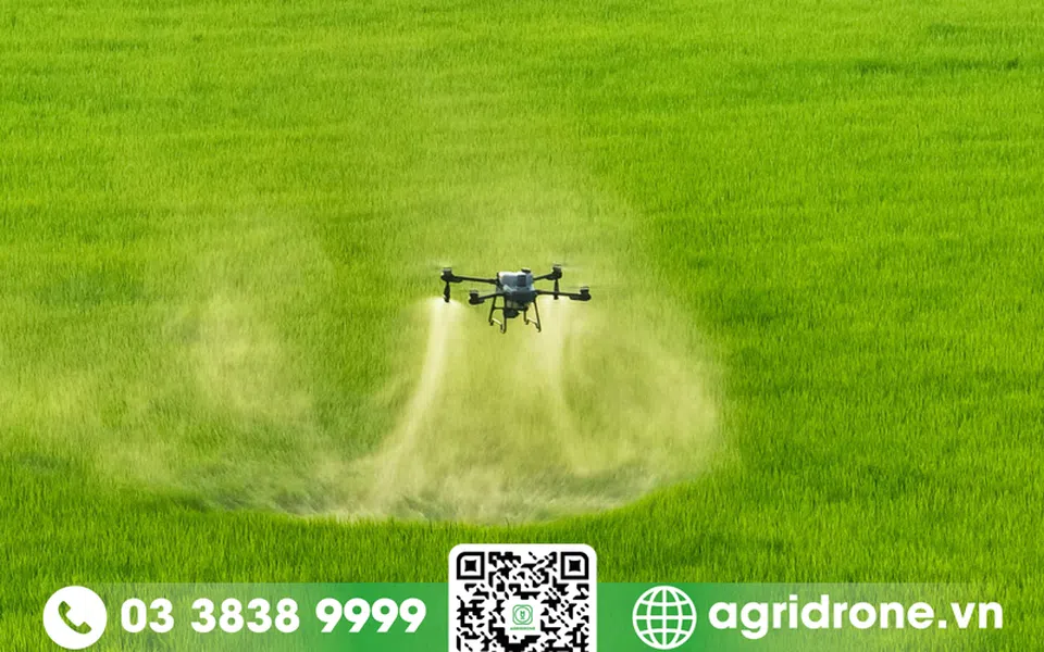 AgriDrone đánh giá máy bay phun thuốc DJI T25 có hiệu quả không?