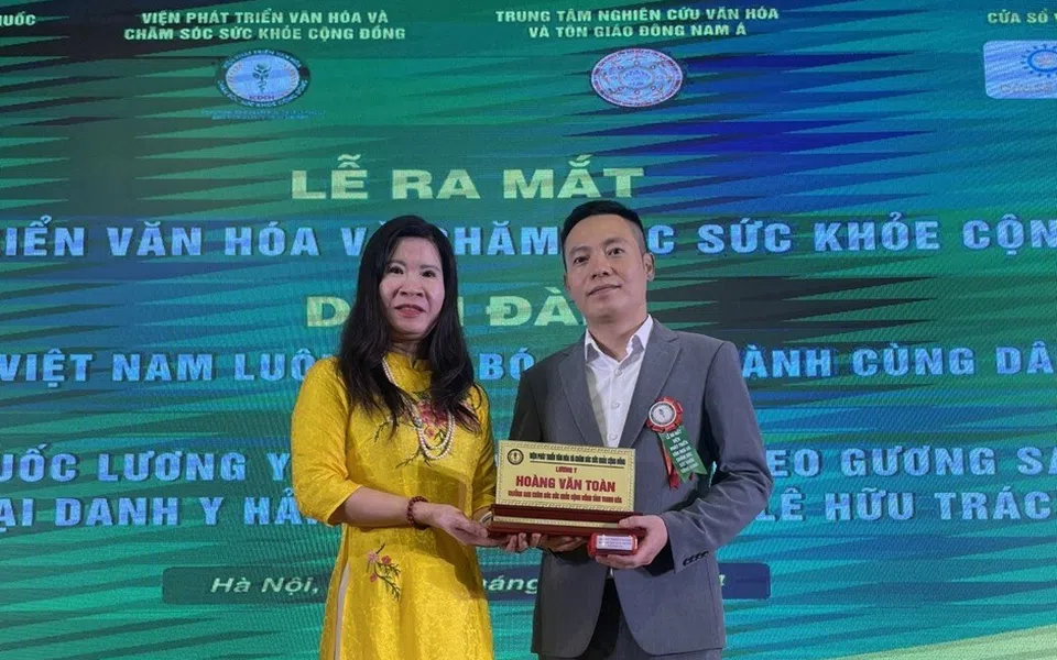YS.YHCT lương y Hoàng Văn Toàn: Chữa bệnh xương khớp bằng bài thuốc đắp thảo dược gia truyền
