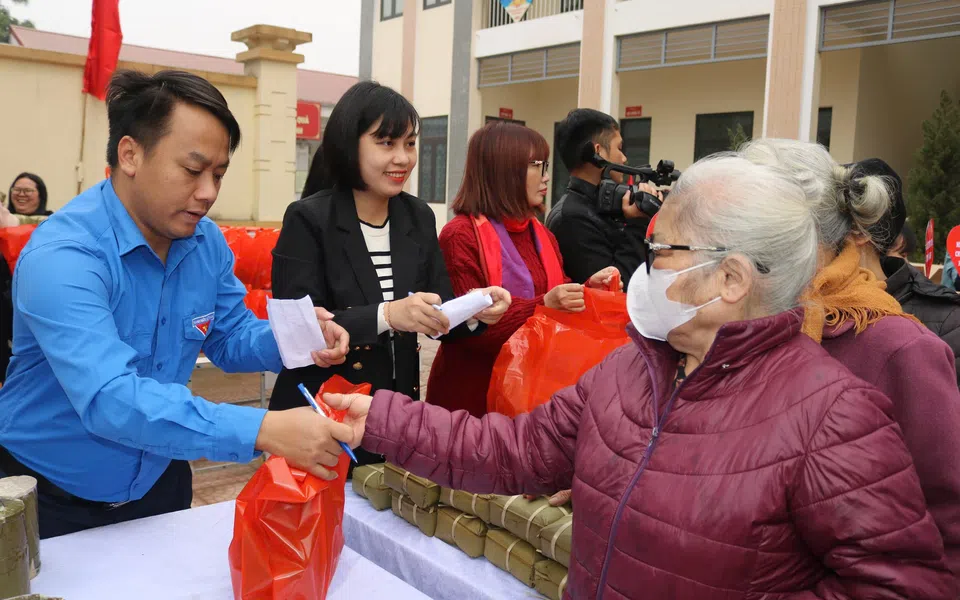 Chợ Tết nhân ái tại xã Thạch Thán: Lan tỏa tinh thần nhân đạo trong dịp xuân mới sắp về