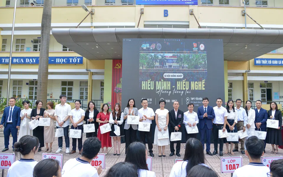 Viện Khoa học Giáo dục Toàn cầu và mô hình hướng nghiệp sáng tạo cho học sinh trường THPT Yên Hoà
